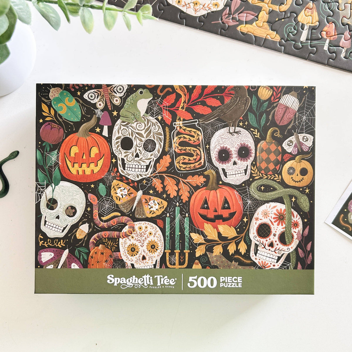 Creepy Crawlies 500 Piece Halloween Puzzle