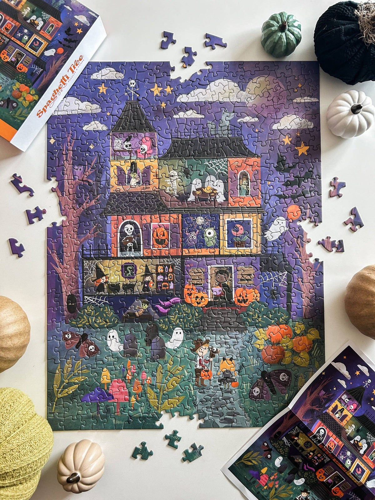 Spooky Manor 500 Piece Halloween Puzzle