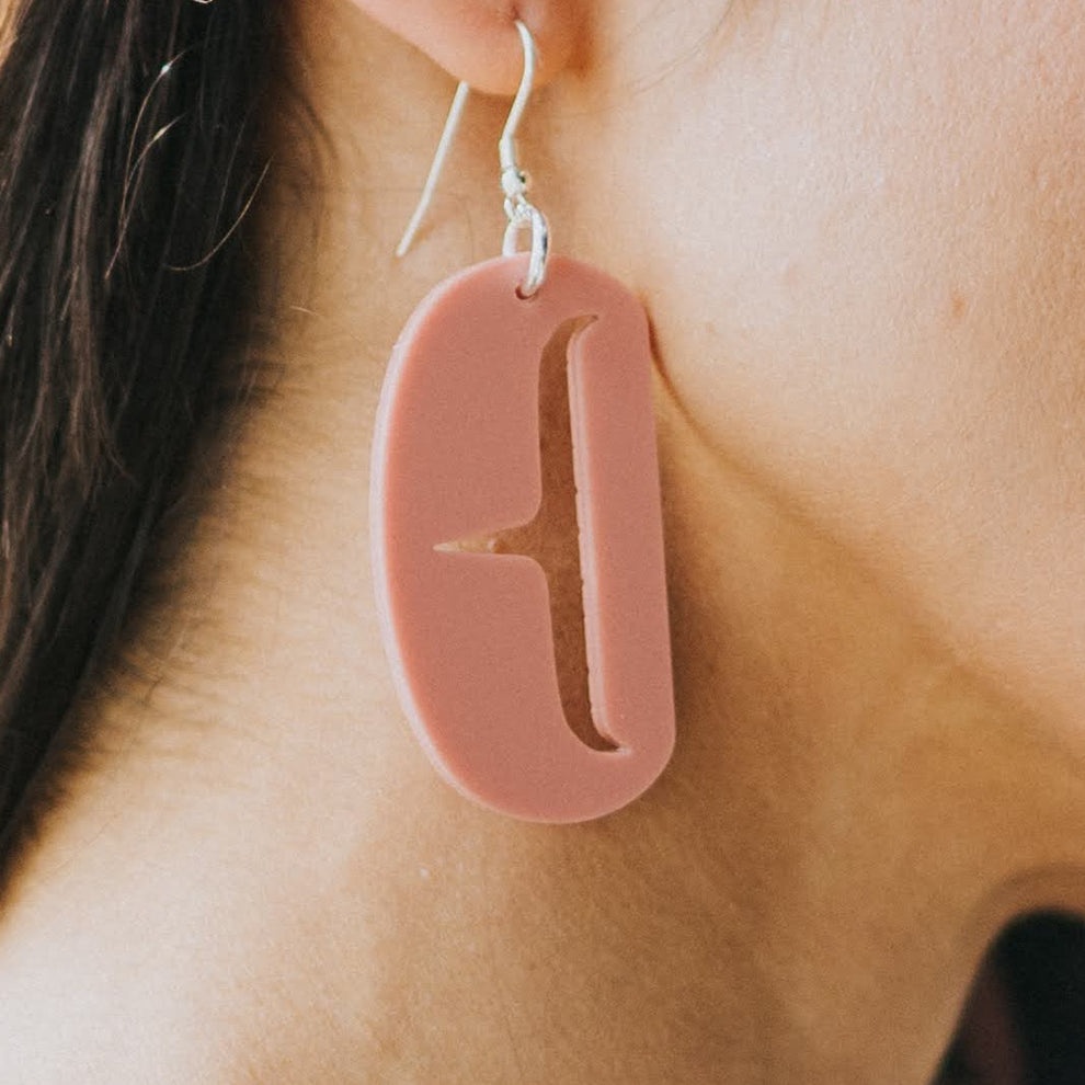 Small Trigon Ovoid Earrings - Antique Peach